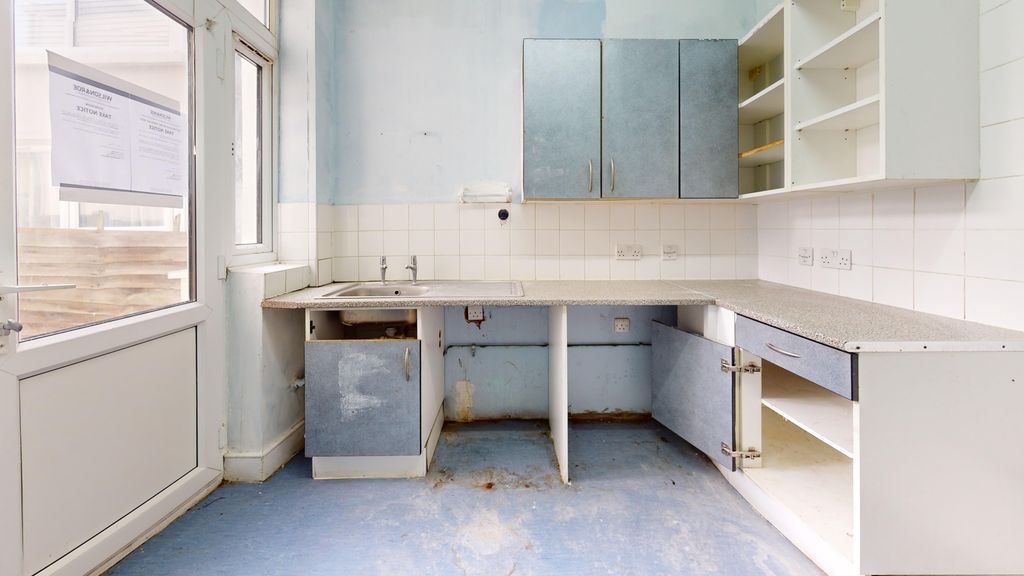 Property photo 3 of 16 24 Central Park Road, East Ham, London, E6 3Dy