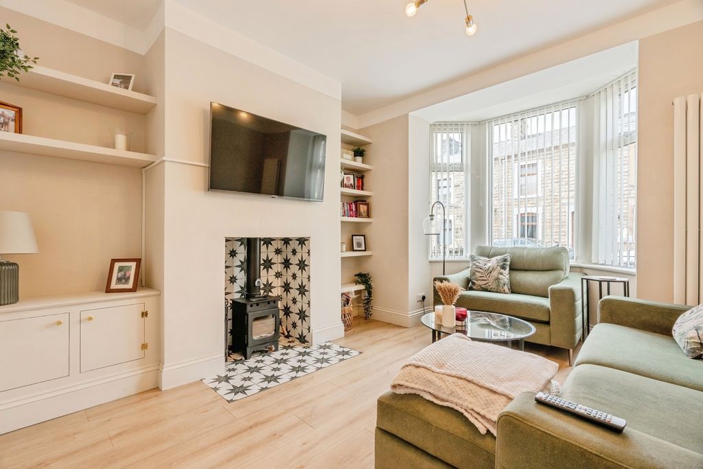 Property photo 2 of 24 Pbox-Img.Jpg