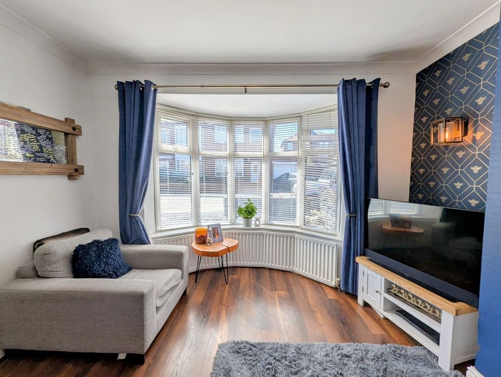 Property photo 2 of 33