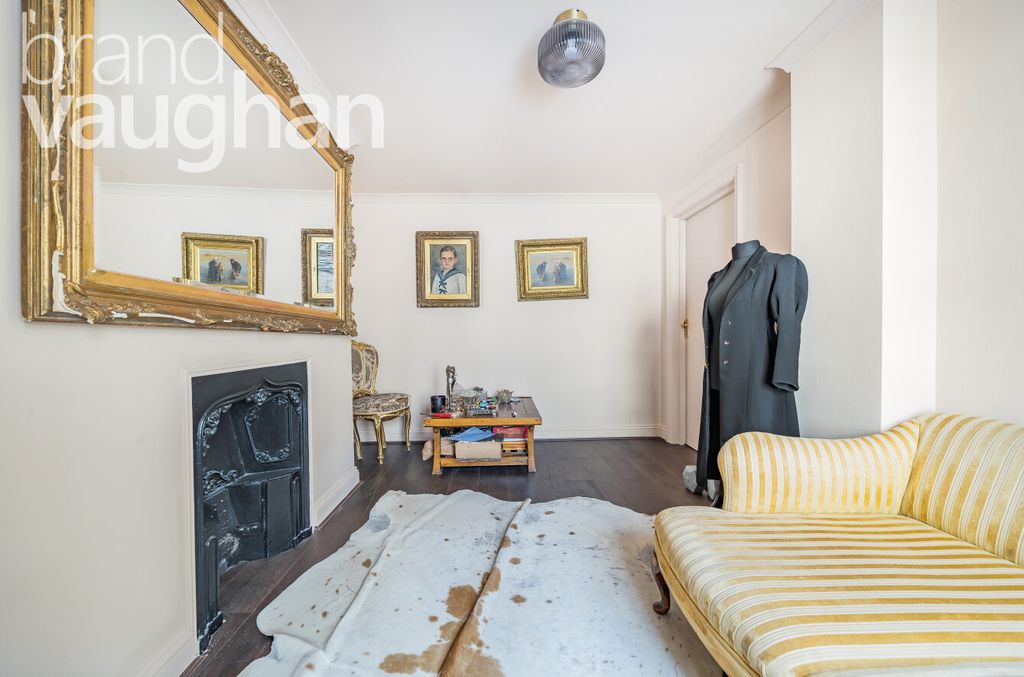 Property photo 2 of 7 Living Room