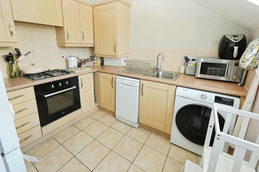Property photo 3 of 14 Kitchen