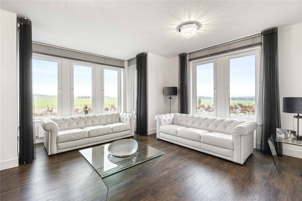 Property photo 3 of 35 Fenton Road