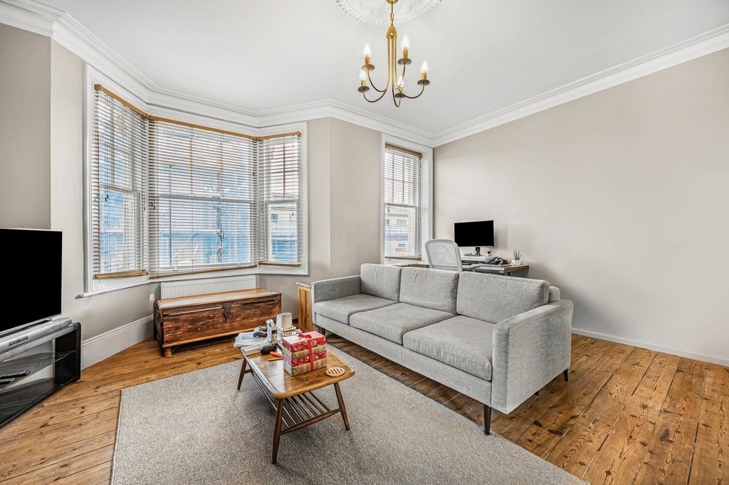 Property photo 2 of 25