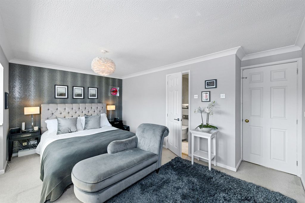 Additional image 12 of 5 bed detached house to rentMelton Gardens NG12