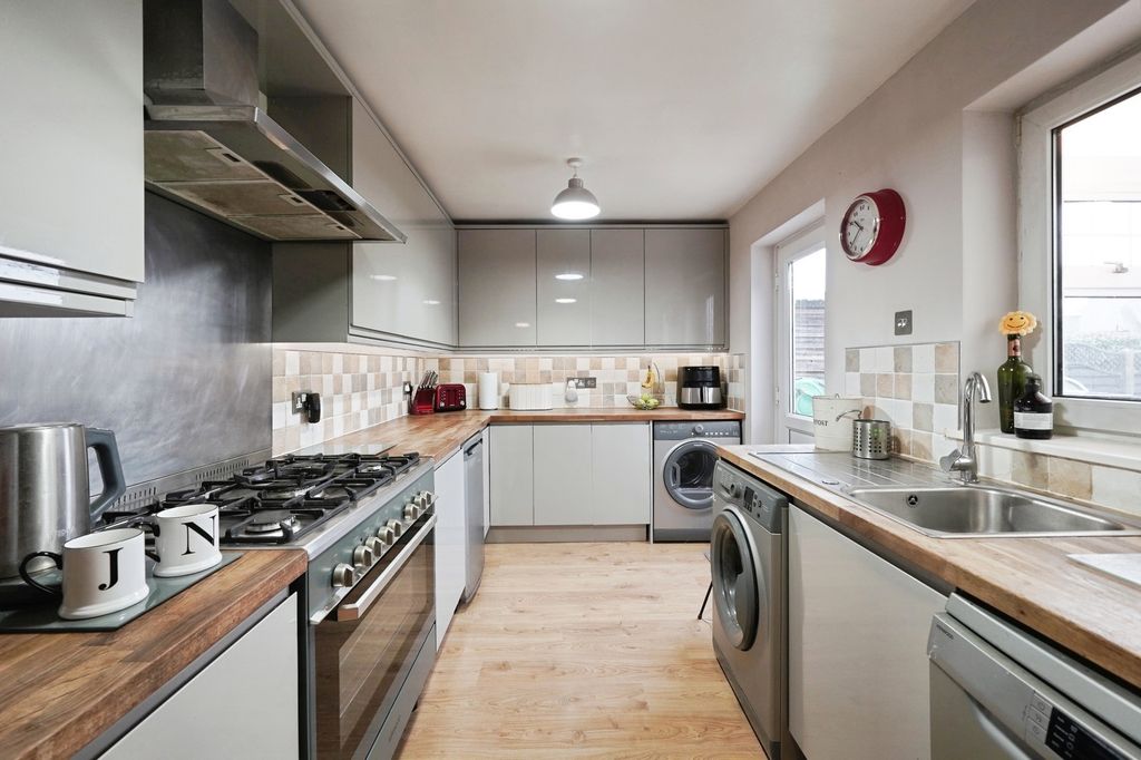 Property photo 3 of 34 Pbox-Img.Jpg
