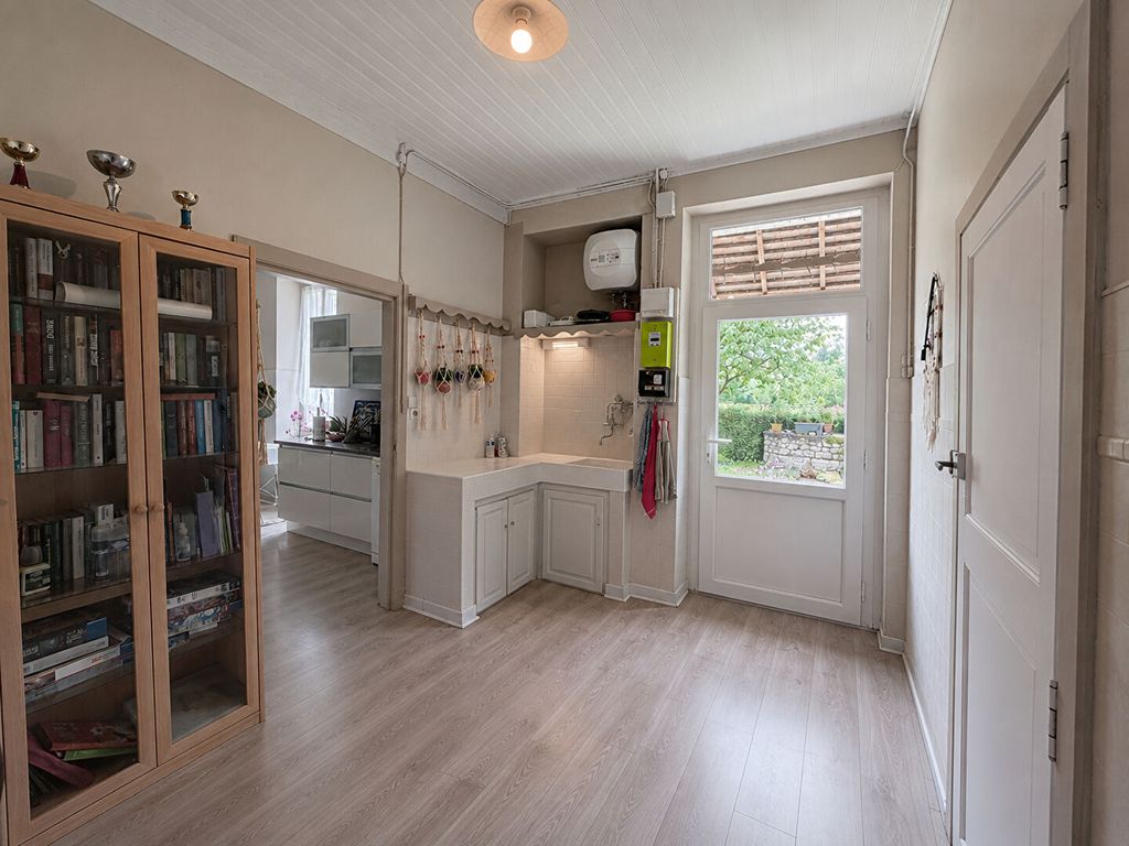 Property photo 3 of 12 60657005c