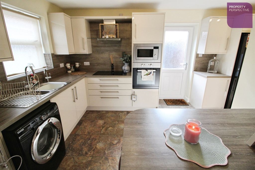 Property photo 3 of 13 Dining Kitchen
