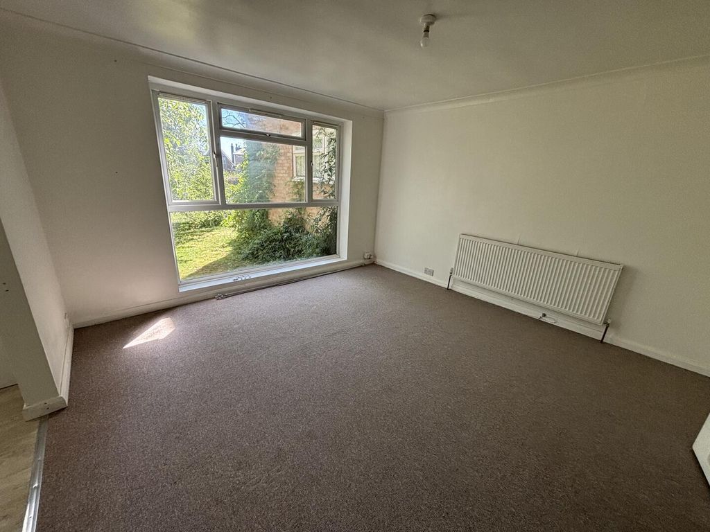 Property photo 3 of 6 Living Room