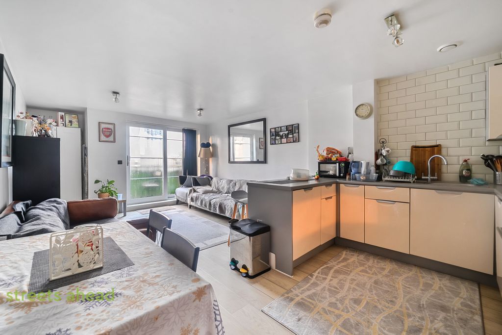 Property photo 1 of 20 E7c0Ca0A-c84F-447...