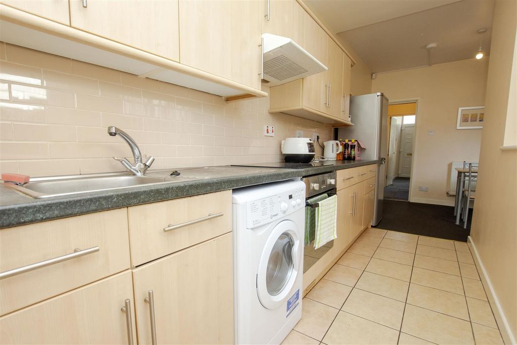 Property photo 2 of 8 Approach