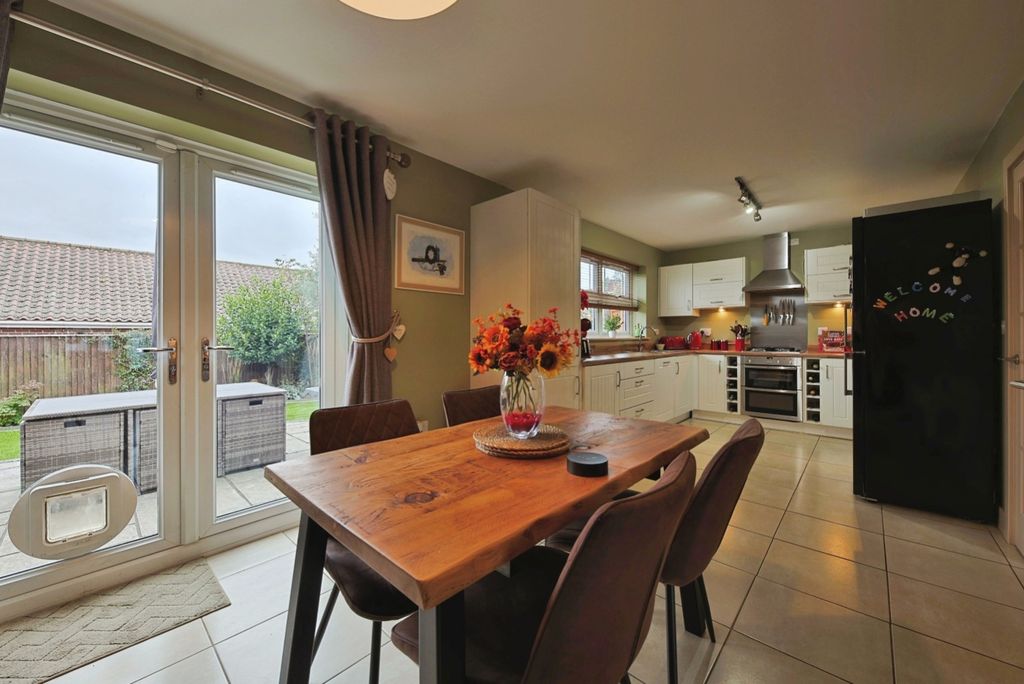 Property photo 2 of 15 4524145