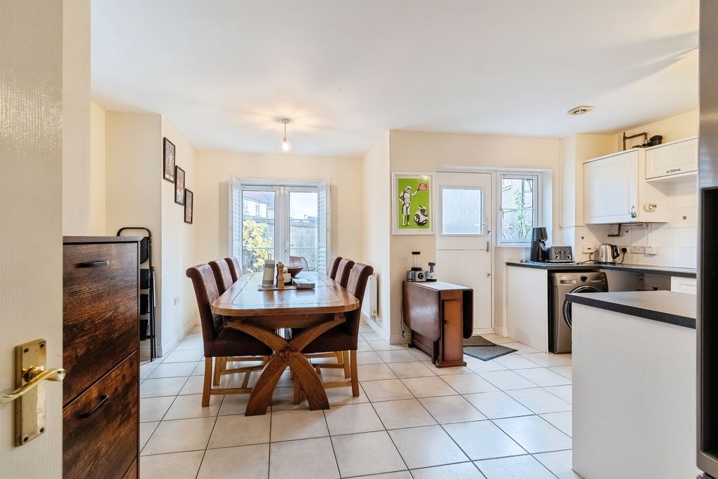 Property photo 2 of 22