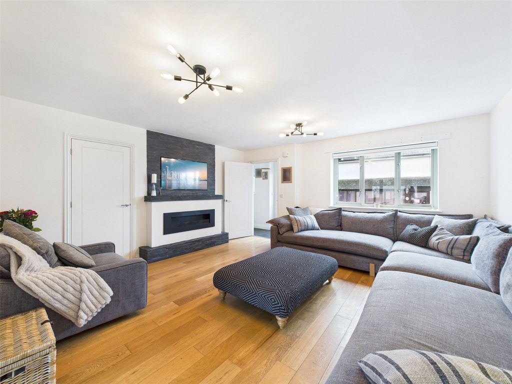 Property photo 2 of 22 Living Room