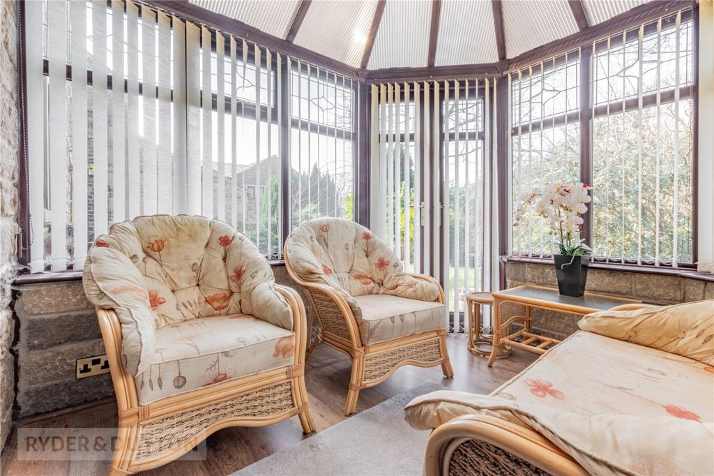 Property photo 3 of 41 Conservatory