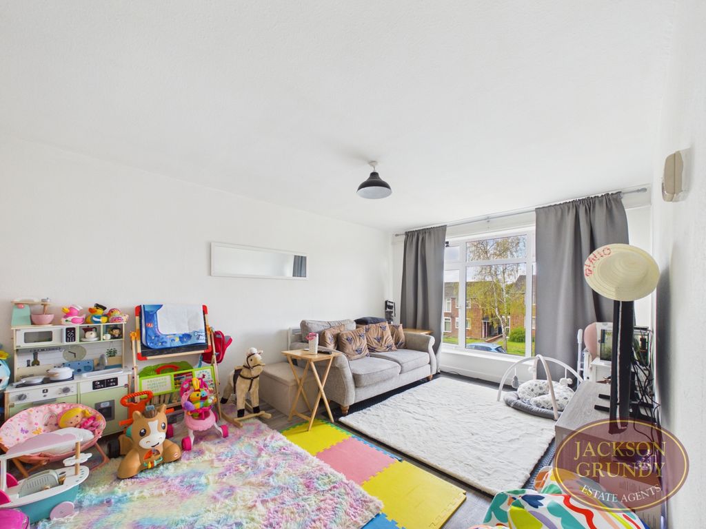 Property photo 2 of 11 Conifer Rise