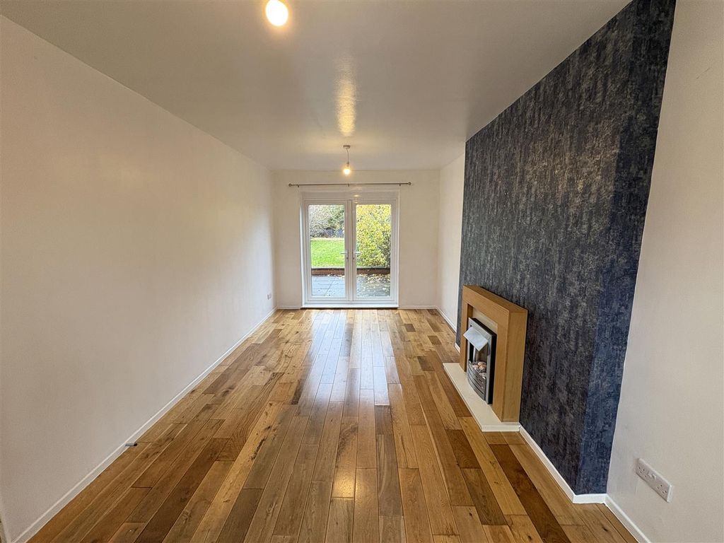 Property photo 3 of 21 Lounge