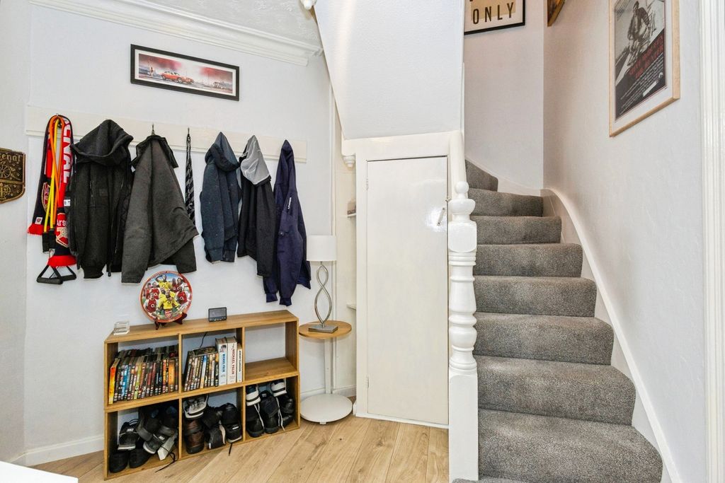 Property photo 3 of 22 Pbox-Img.Jpg
