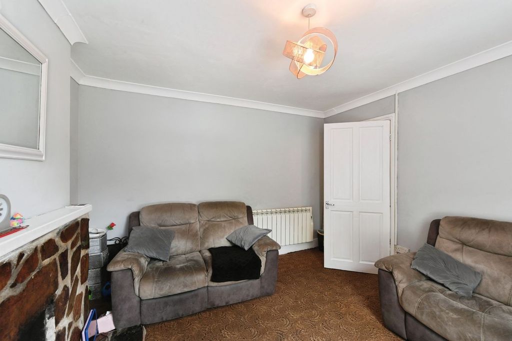 Property photo 3 of 18