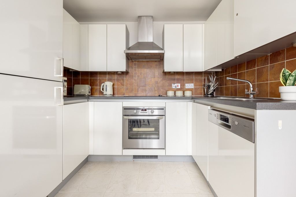 Property photo 2 of 28 Kitchen