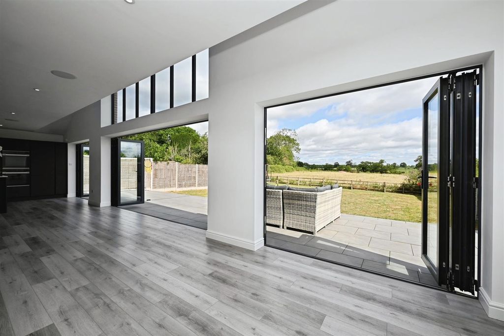 Property photo 3 of 47 16.Jpg