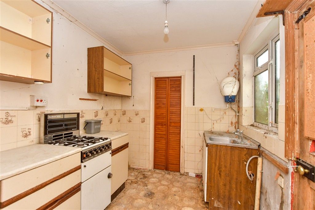 Property photo 1 of 8 Kitchen