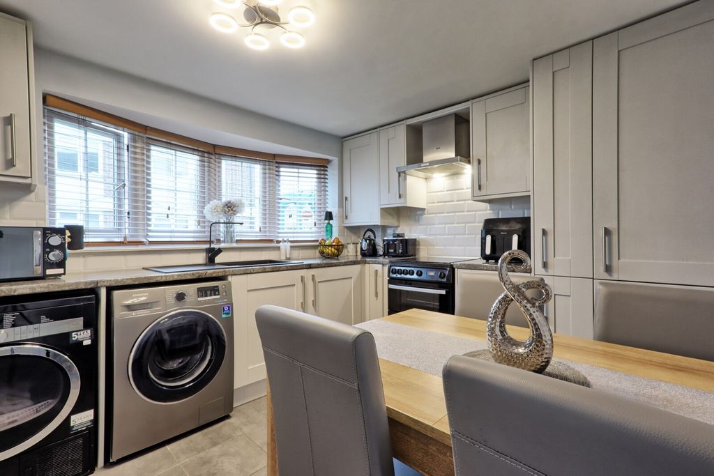 Property photo 3 of 28 Picture No. 33