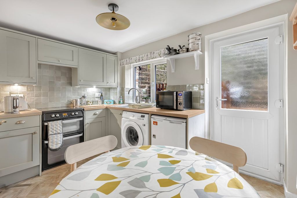 Property photo 3 of 20 Picture No. 11