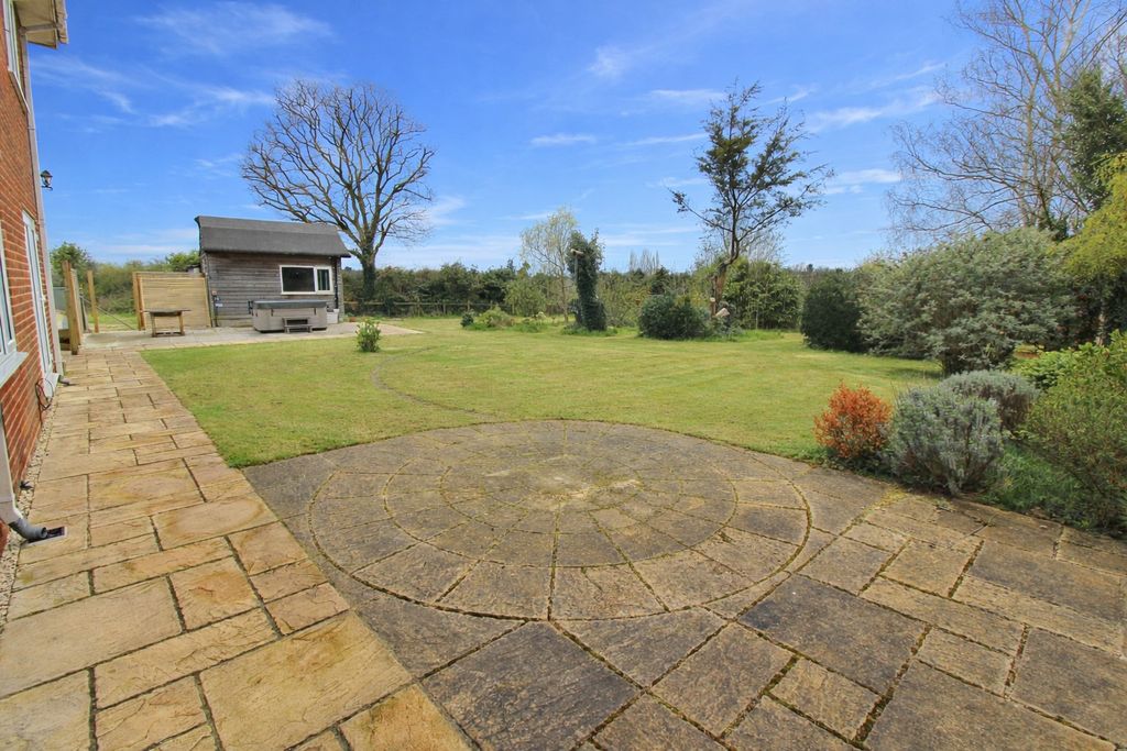 Property photo 2 of 27