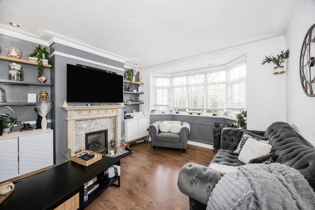 Property photo 2 of 25