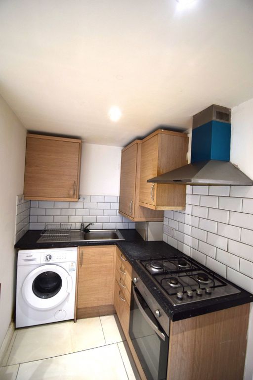 Property photo 1 of 9 Two Bedroom Annex Property Ideal For Student Couples- £1800 Inclusive