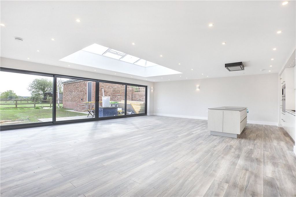 Property photo 2 of 11 Picture No. 02