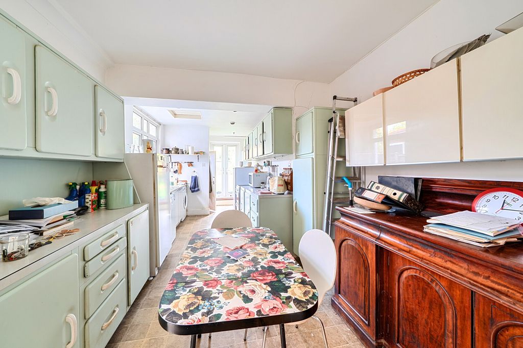 Property photo 3 of 26 Kitchen