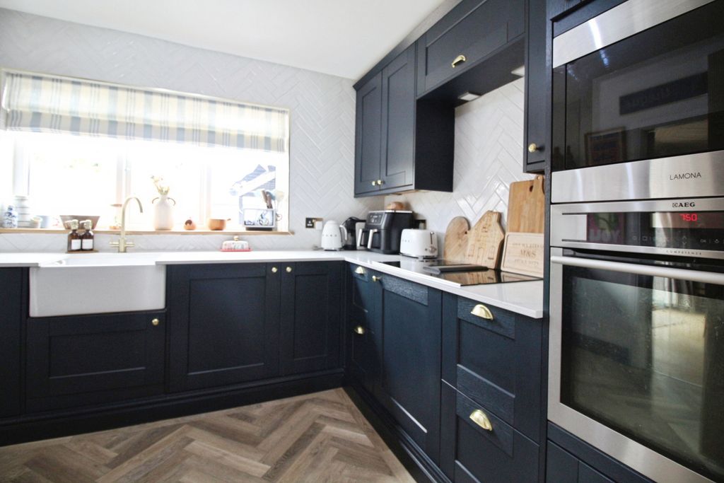 Property photo 2 of 18 Kitchen