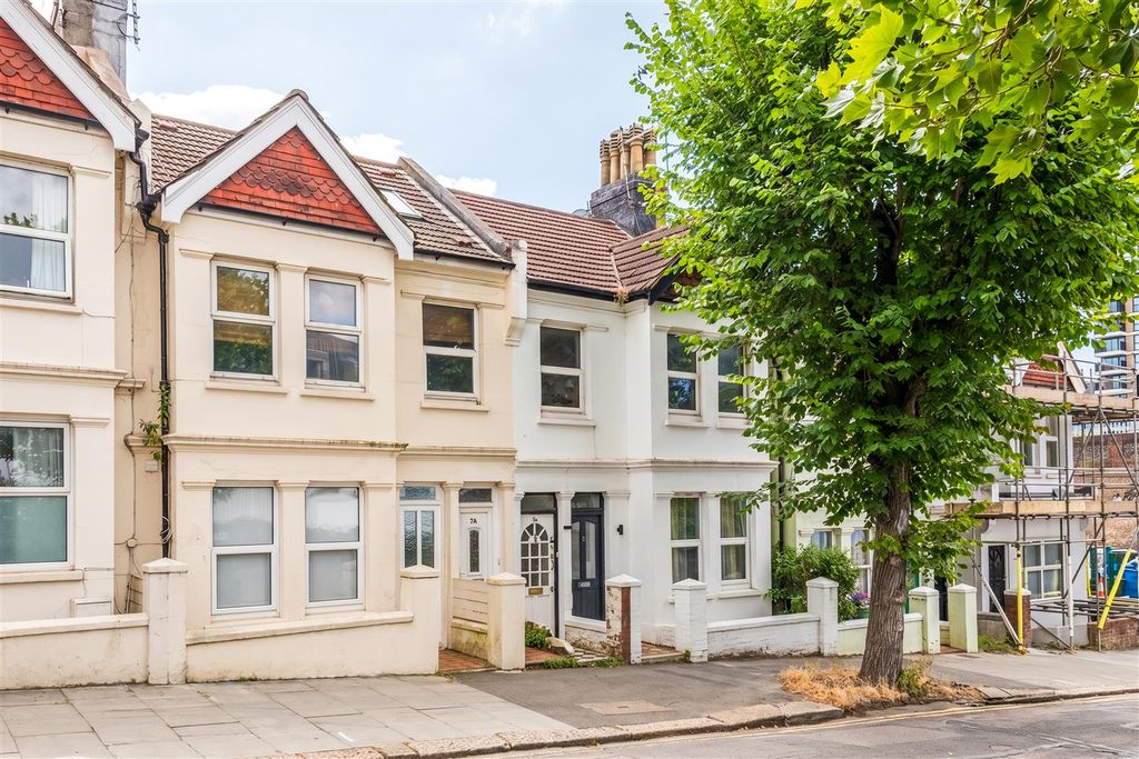 Property photo 1 of 14 5 Fonthill Road-1.Jpg