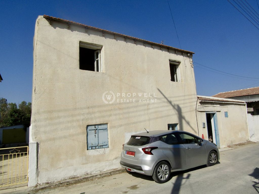 Property photo 2 of 12