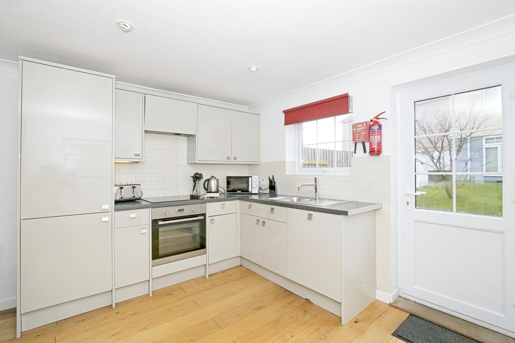 Property photo 3 of 15 Kitchen