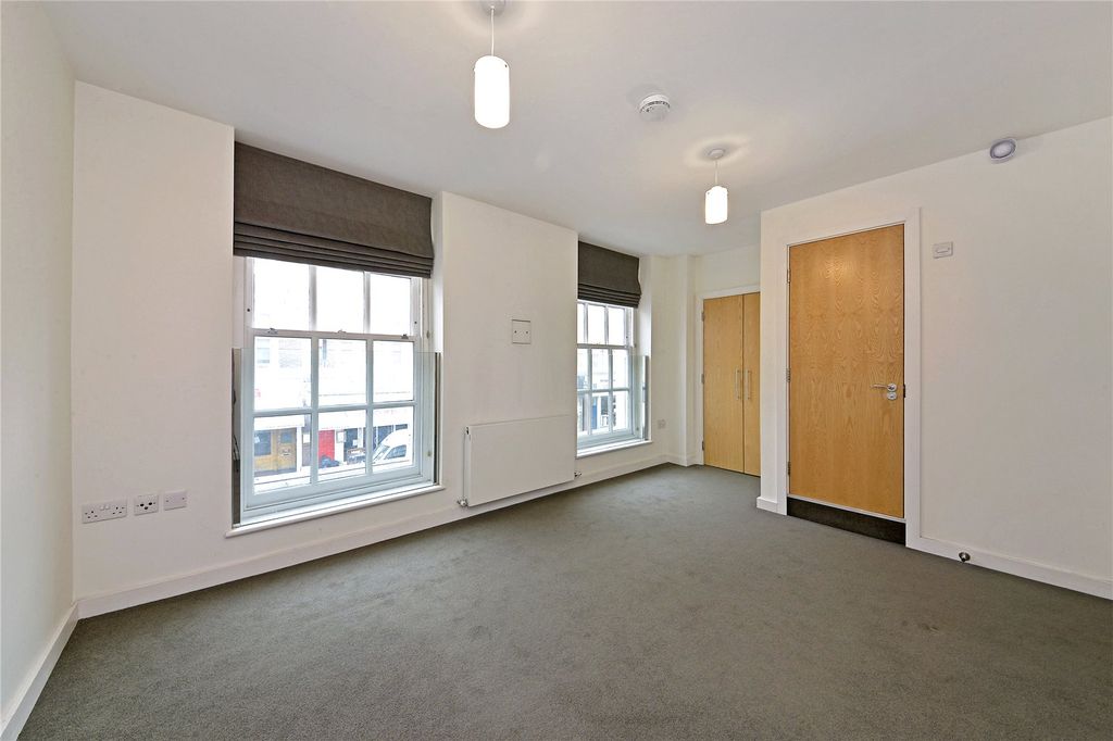 Property photo 2 of 6 Studio