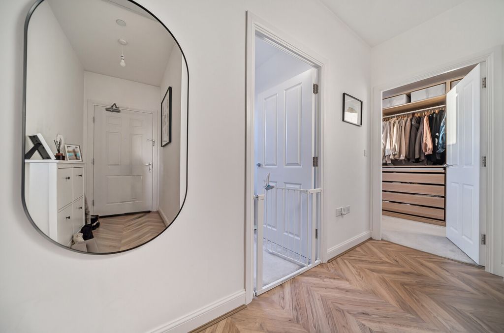 Property photo 2 of 12 1382385-9-691B455...