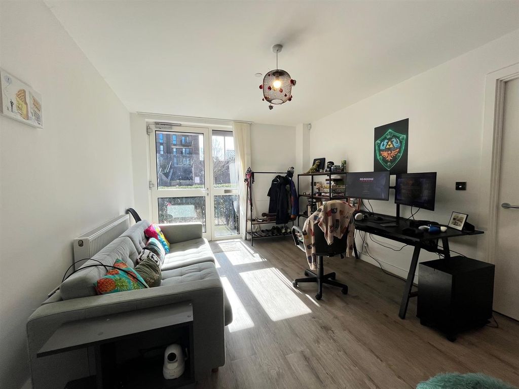 Property photo 2 of 11 Living Room