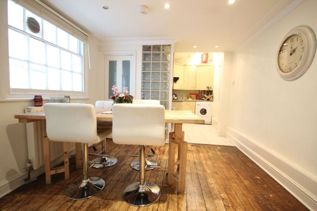 Property photo 1 of 8 Reception Area