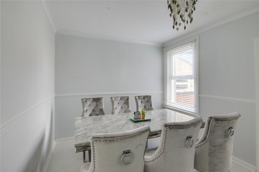 Property photo 3 of 11 3