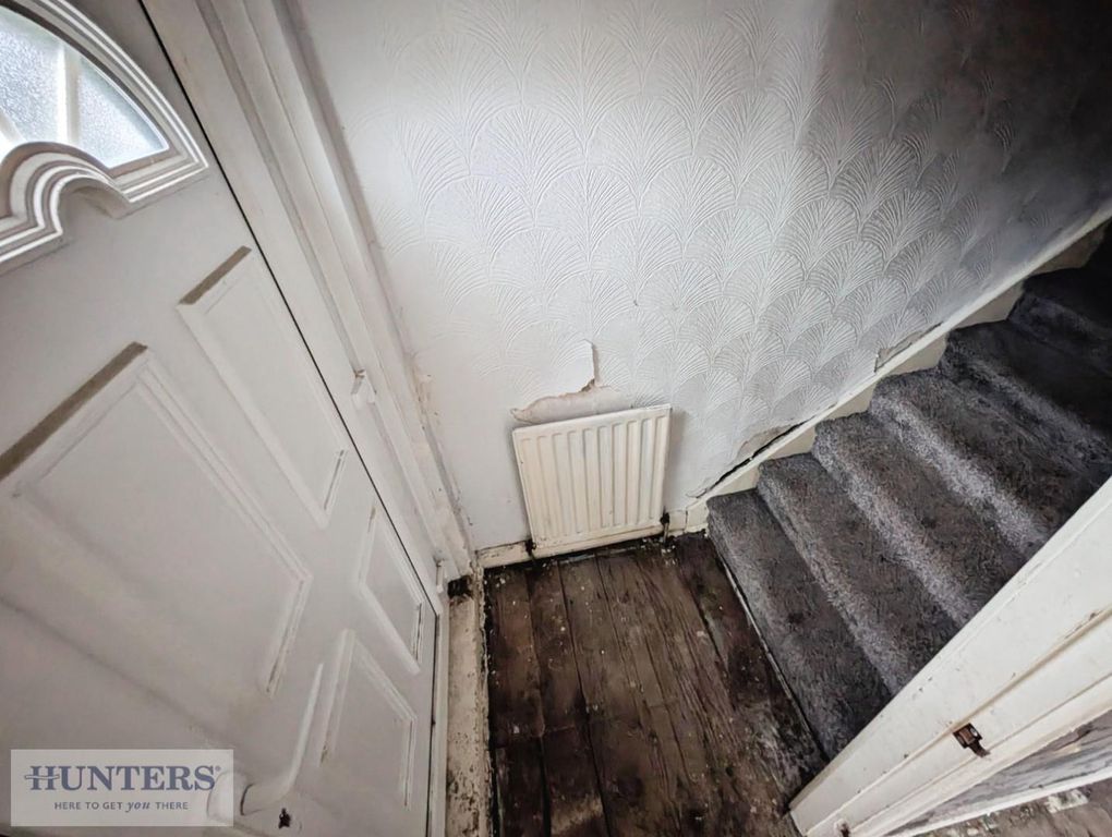 Property photo 3 of 12 Entrance Hallway