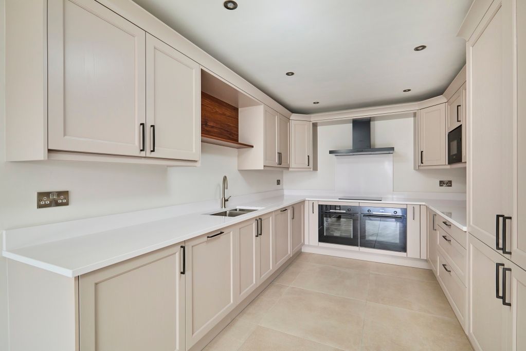 Property photo 2 of 28 Kitchen