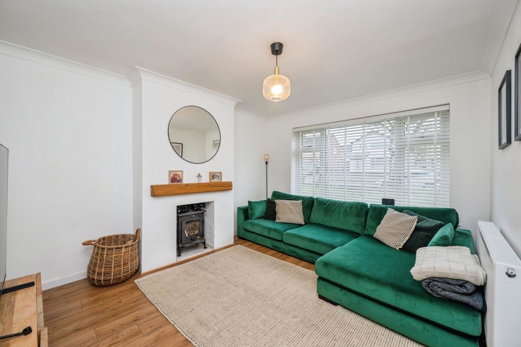 Property photo 3 of 19 Lounge