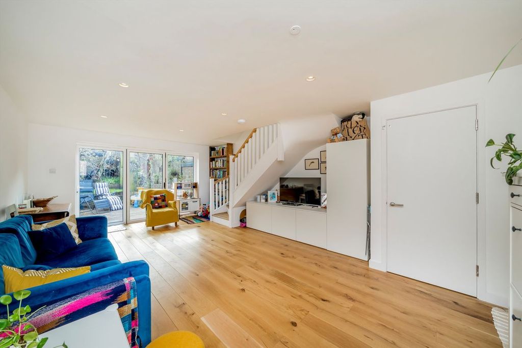 Property photo 2 of 8