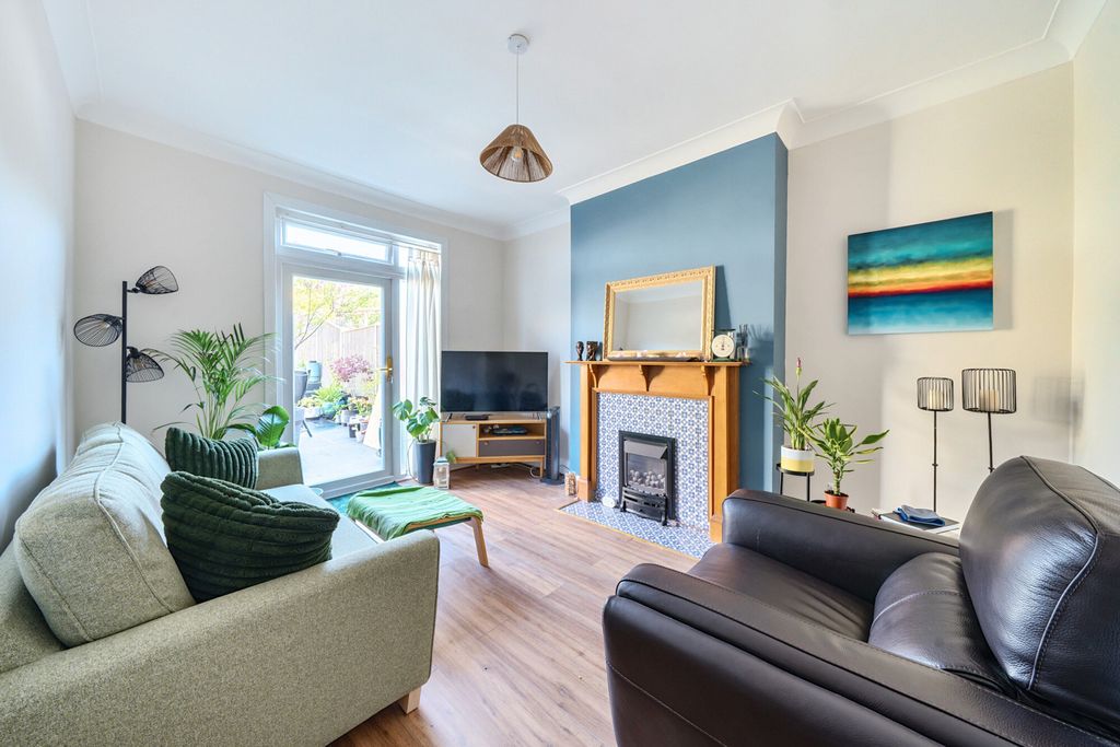 Property photo 3 of 16 1313402-4-6870Eb1...