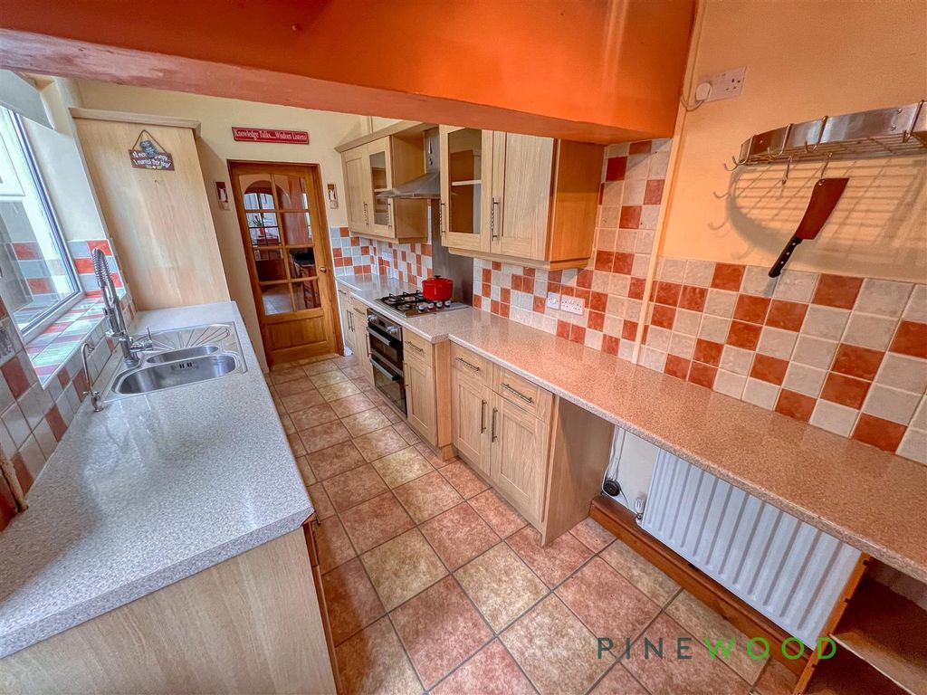 Property photo 3 of 16 Kitchen