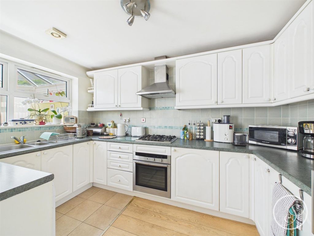 Property photo 3 of 19 Kitchen/Diner