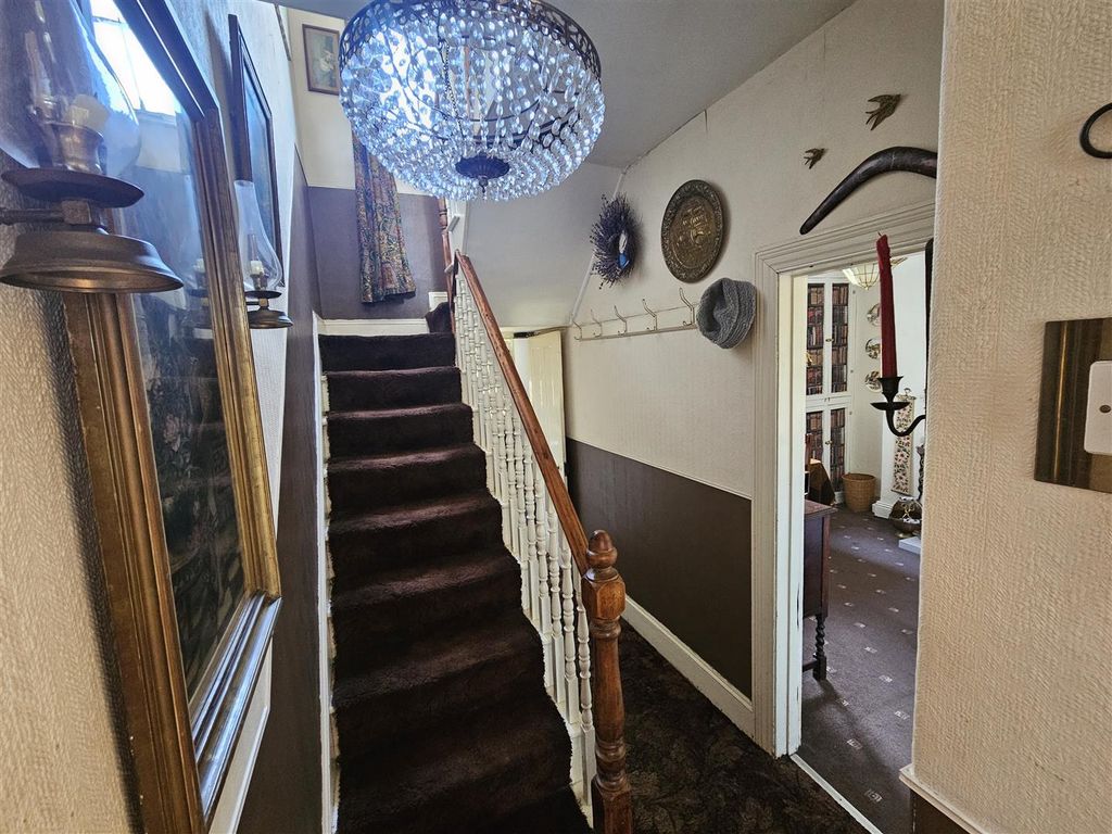 Property photo 3 of 26 Hallway.Jpg