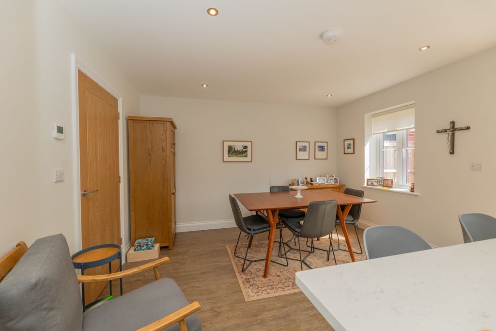 Property photo 3 of 15 349A1347